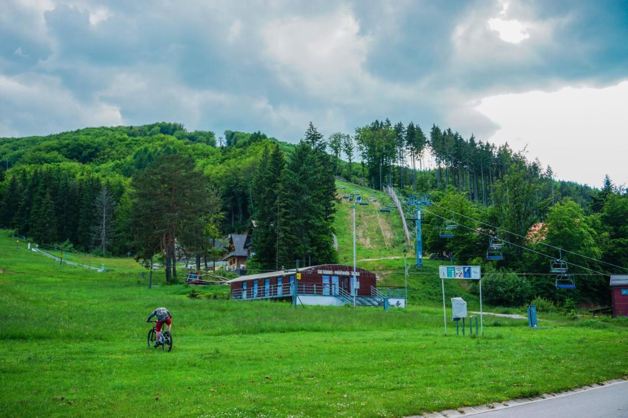 Penzion Deer Valča Exteriör bild
