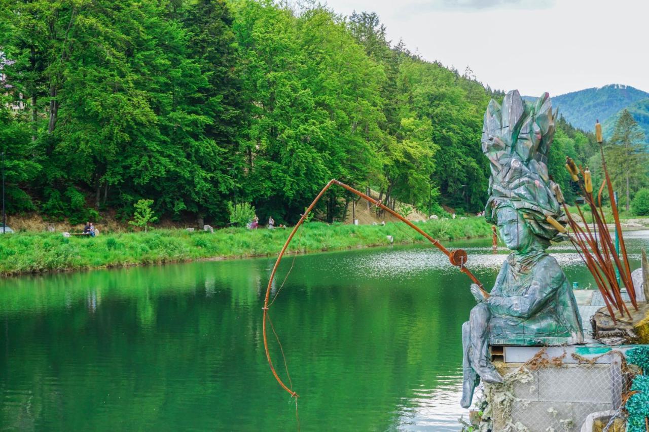 Penzion Deer Valča Exteriör bild