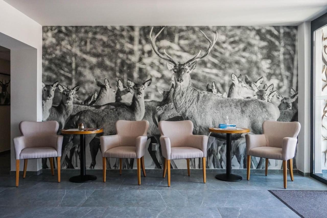Penzion Deer Valča Exteriör bild