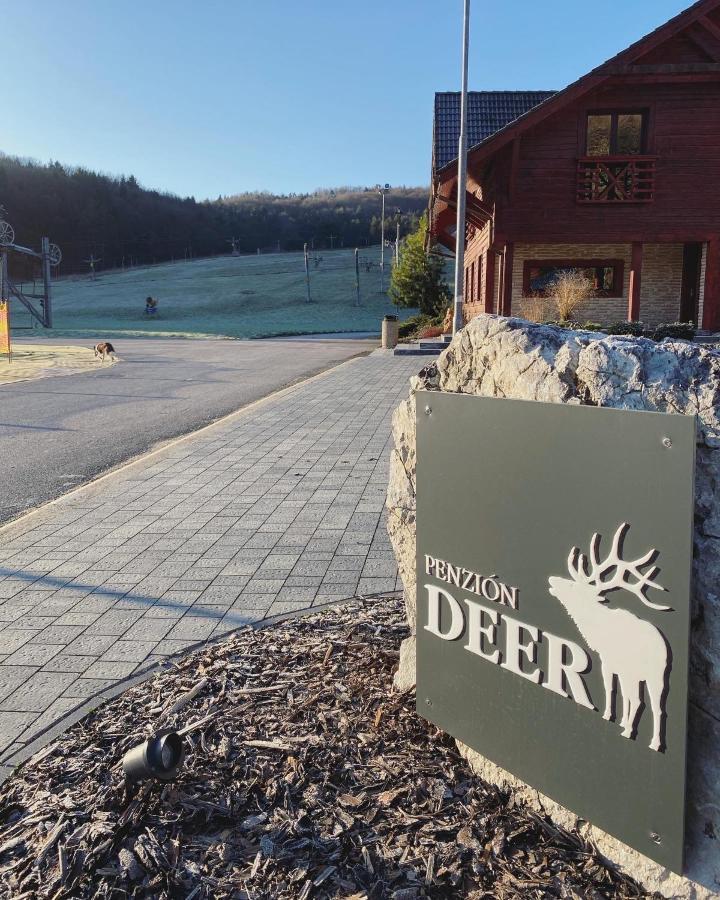 Penzion Deer Valča Exteriör bild